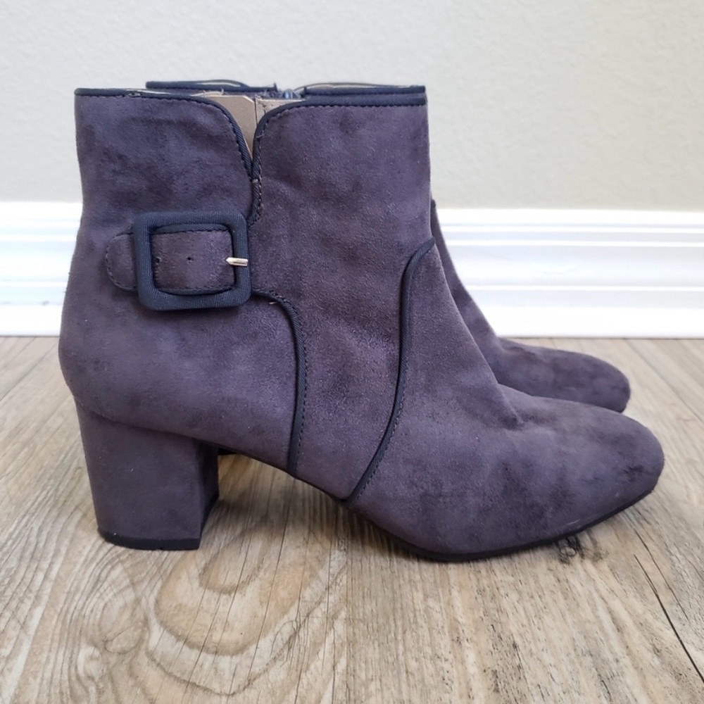 White Mountain Calisi Faux Suede Buckle Blue Boots Booties Size 9.5